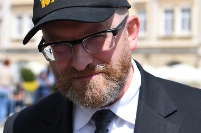 "Szkolony psychopata Niedzielski". Oświadczenie Brauna po wykluczeniu z debaty