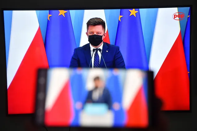 Dworczyk: Chcemy przesunąć wszystkie osoby 60+ z terminów majowych na terminy kwietniowe