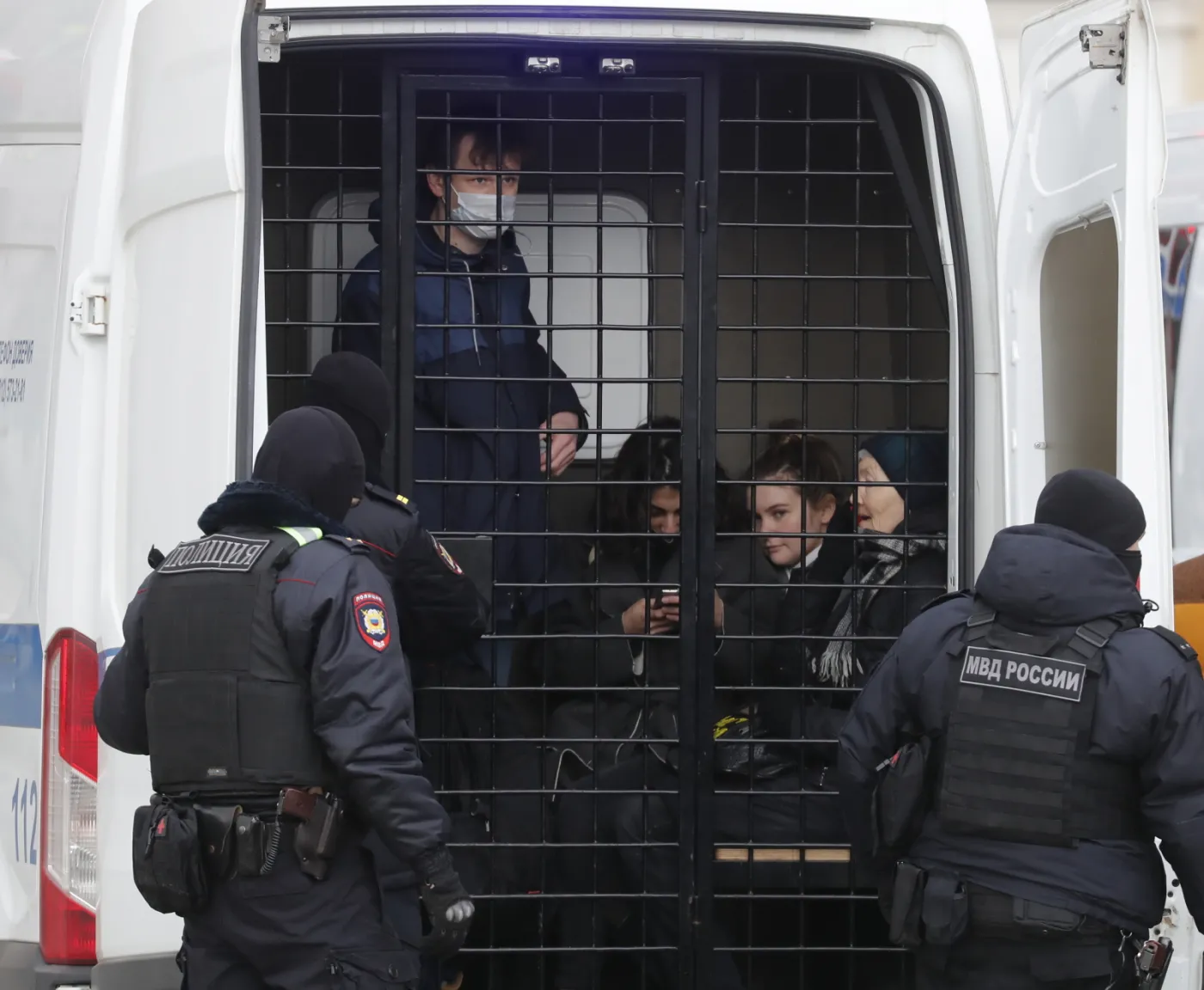 Antywojenne protesty w Rosji. Zatrzymano ponad 200 osób