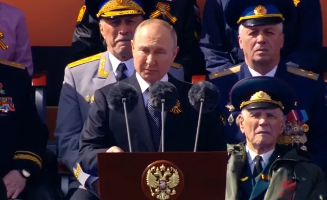 Putin na Placu Czerwonym: "Międzynarodowi terroryści chcieli nas osłabić"