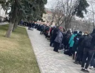 MSZ Ukrainy: Rosjanie ostrzeliwują Mariupol i Wołnowachę skąd mieli wyjść cywile