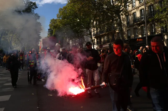 We Francji znów spór o reformę emerytalną. Macron nie wyklucza rozwiązania parlamentu