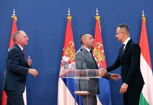 "Serbia nie chce być parkingiem dla migrantów”. Austria i Węgry obiecują pomoc