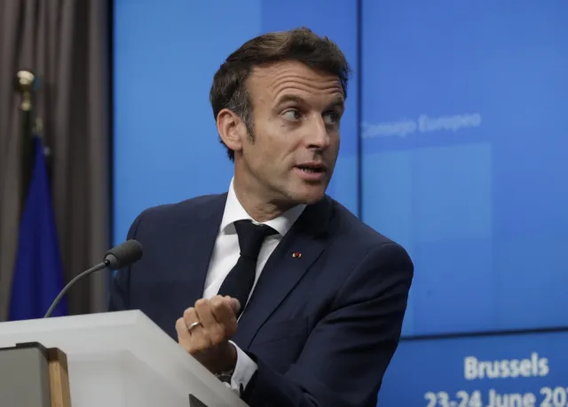 Wygrał, ale przegrał. Emmanuel Macron płaci cenę za brak programu