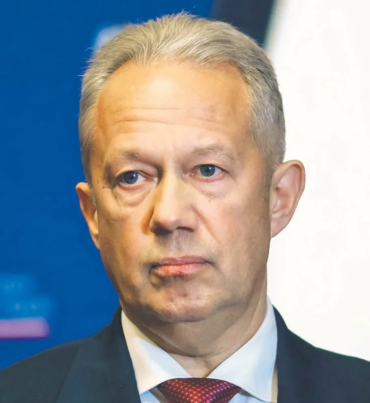 prof. Jacek Go