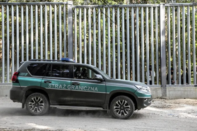 Zapora na granicy działa. Biznes na migrantach kwitnie