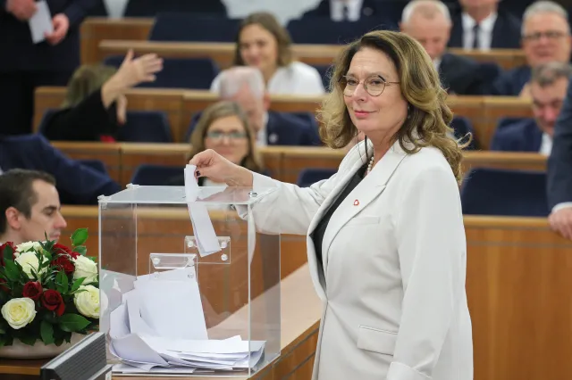 Wybrano marszałka Senatu. Ile głosów zdobyła Kidawa-Błońska, a ile Pęk?
