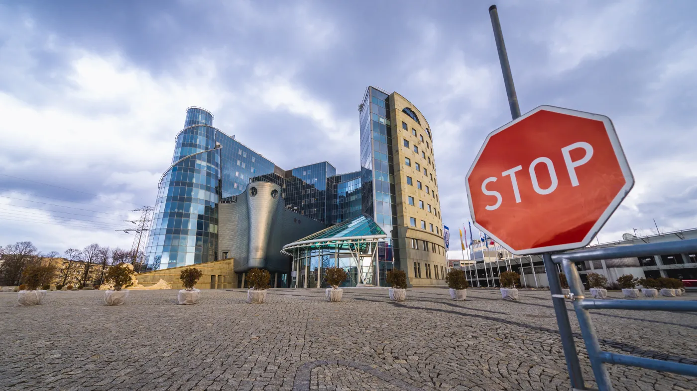 PiS chce głowy Sienkiewicza, koalicja domyka przejęcie mediów