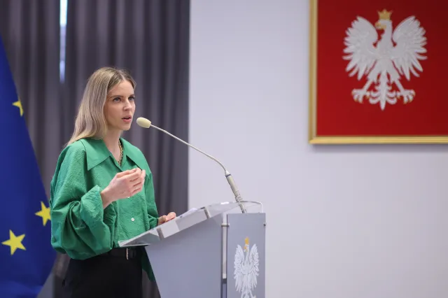 Tysiąc złotych podwyżki. Wiceszefowa MRPiPS zapowiada docenienie pracowników wszystkich instytucji opieki nad dziećmi do lat trzech