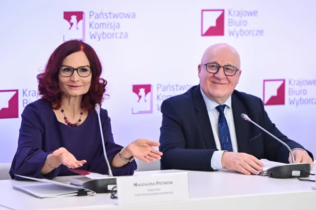 Wybory samorządowe 2024. Nietypowa sytuacja w jednej z dzielnic Warszawy - 2 komitety zdobyły taką samą liczbę głosów. Co na to Kodeks Wyborczy?