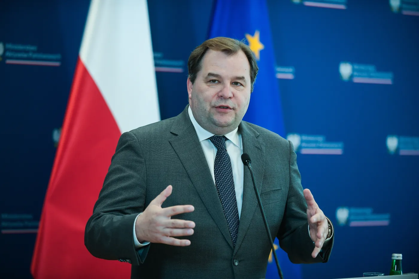 "Śmierć kliniczna Poczty Polskiej". Chcą odwołania prezesa Mikosza. MAP odpowiada
