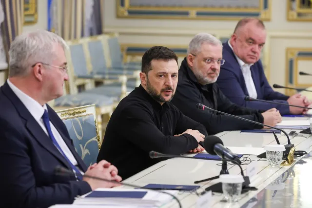 Zełenski alarmuje: Rosja może latem uderzyć z Białorusi