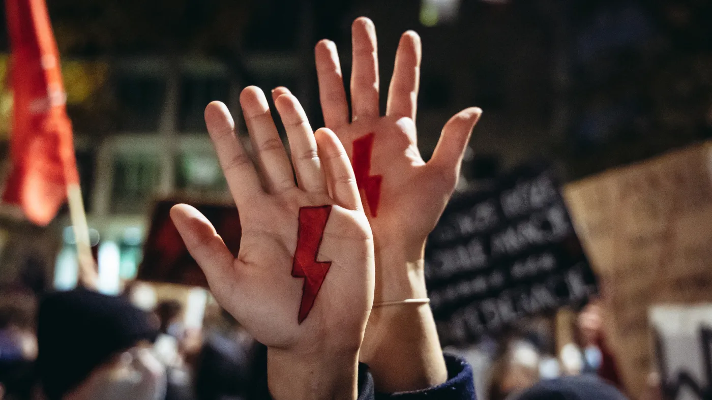 Kierowcy, który miał wjechać w uczestniczki Strajku Kobiet,  grożą trzy lata więzienia. Jest już akt oskarżenia