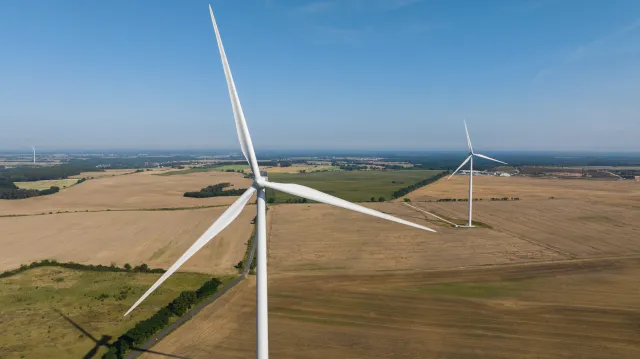 Słaby wiatr i niższe ceny prądu uderzają w wyniki Polenergii