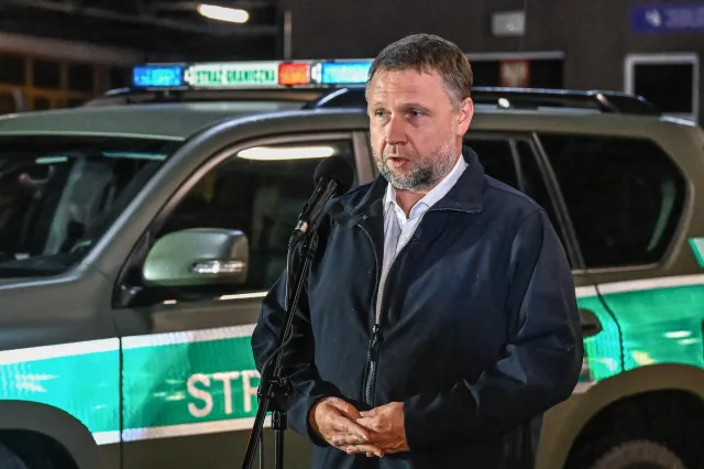 Poradnik bezpieczeństwa trafi do każdego domu. Rząd drukuje 13 mln egzemplarzy