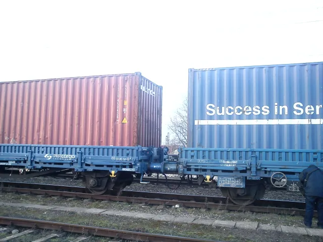 Strajk w PKP Cargo: Związkowcy żądają podwyżek, spółka planuje zwolnienia