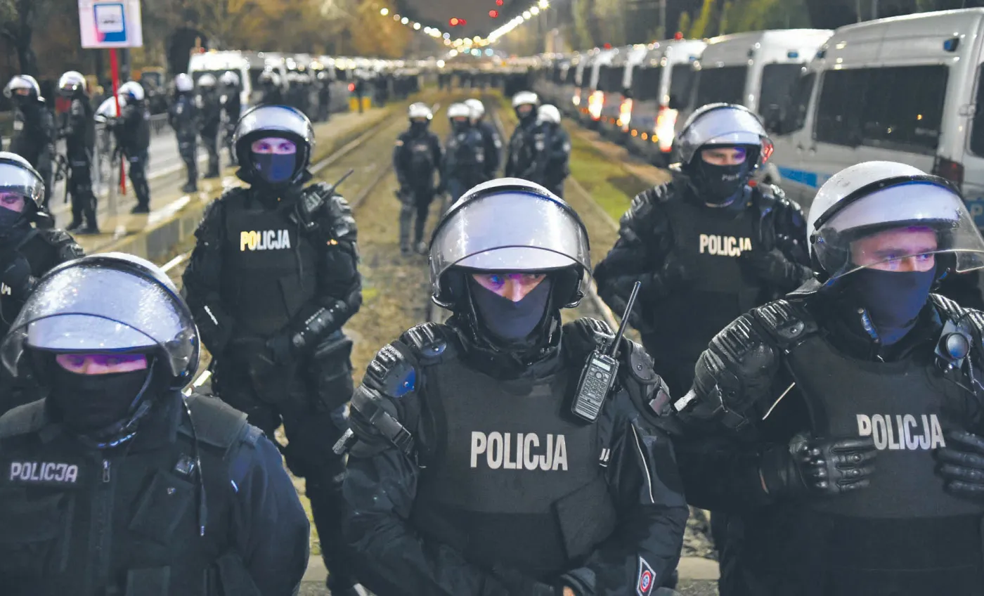 Policjanci bez kary po Strajku Kobiet i zamieszkach