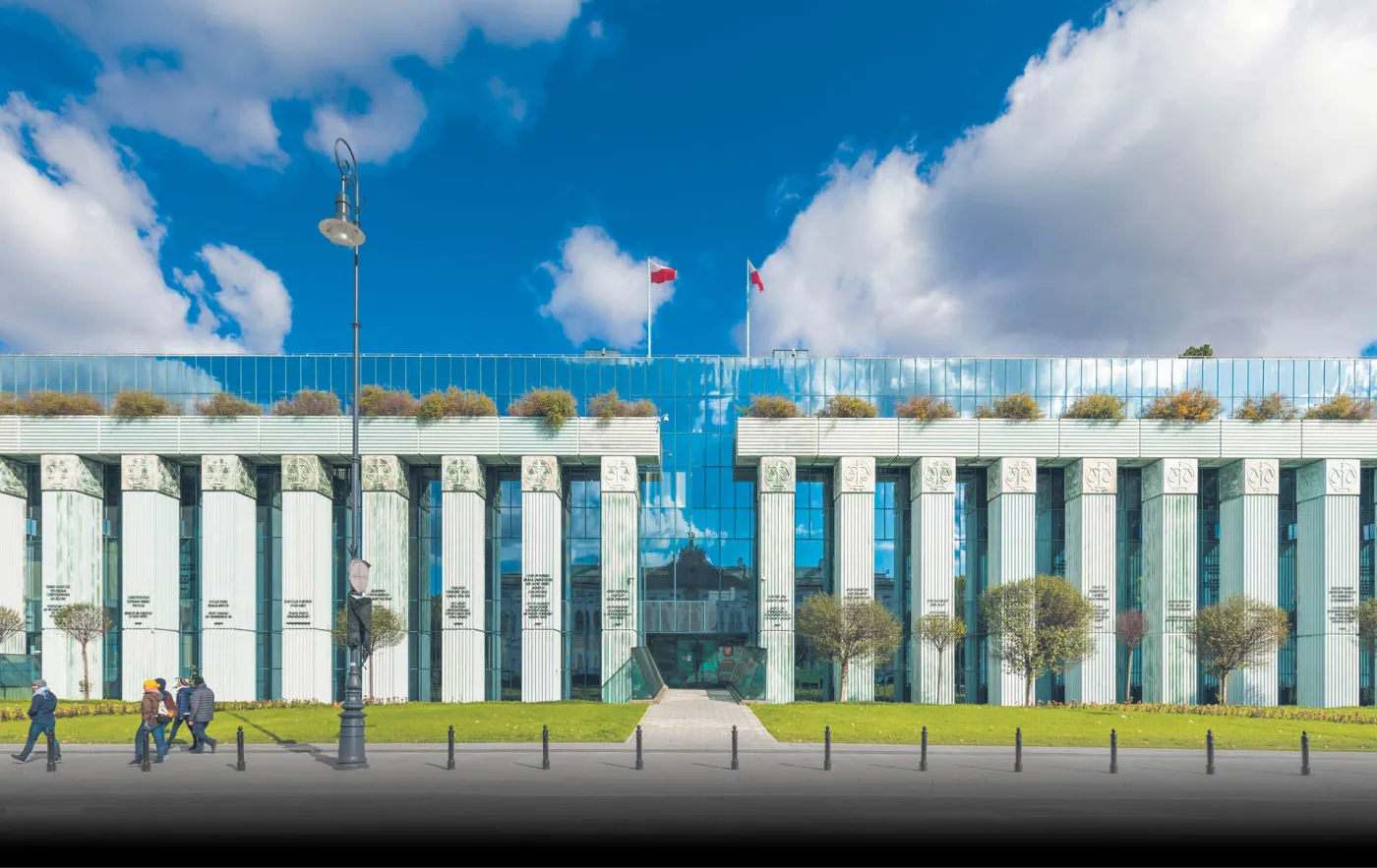 Prezes sądu zamraża. Prezes partii likwiduje