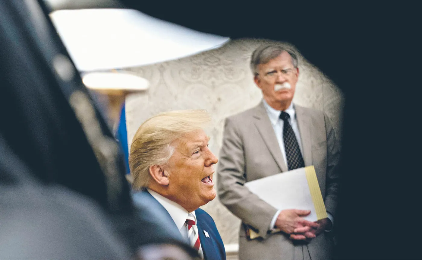 Bolton i tajemnice Gabinetu Owalnego