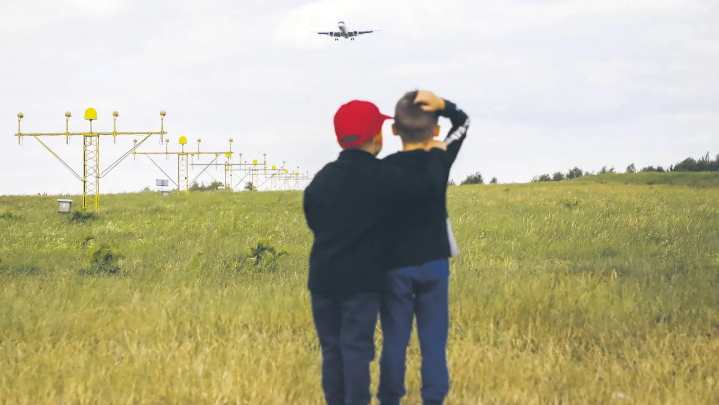 LOT wylatuje na wakacje
