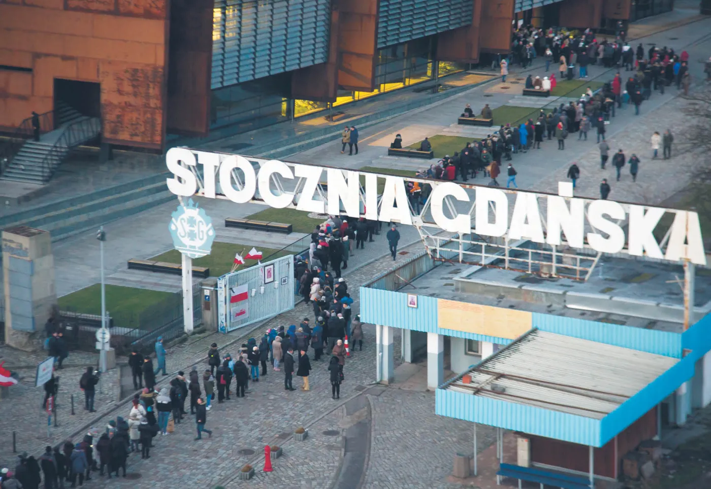 Gdańsk bierze to, co najlepsze, i odrzuca to, co skrajne. Wygrywa
w wojnie prawaków z lewakami