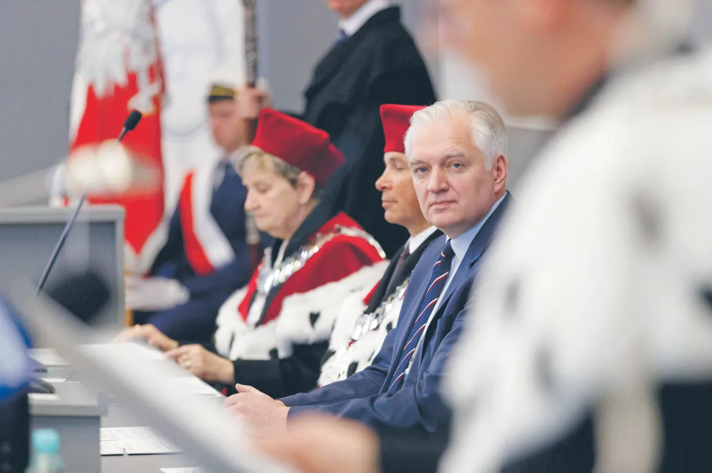 Konstytucja sprzeczna z konstytucją