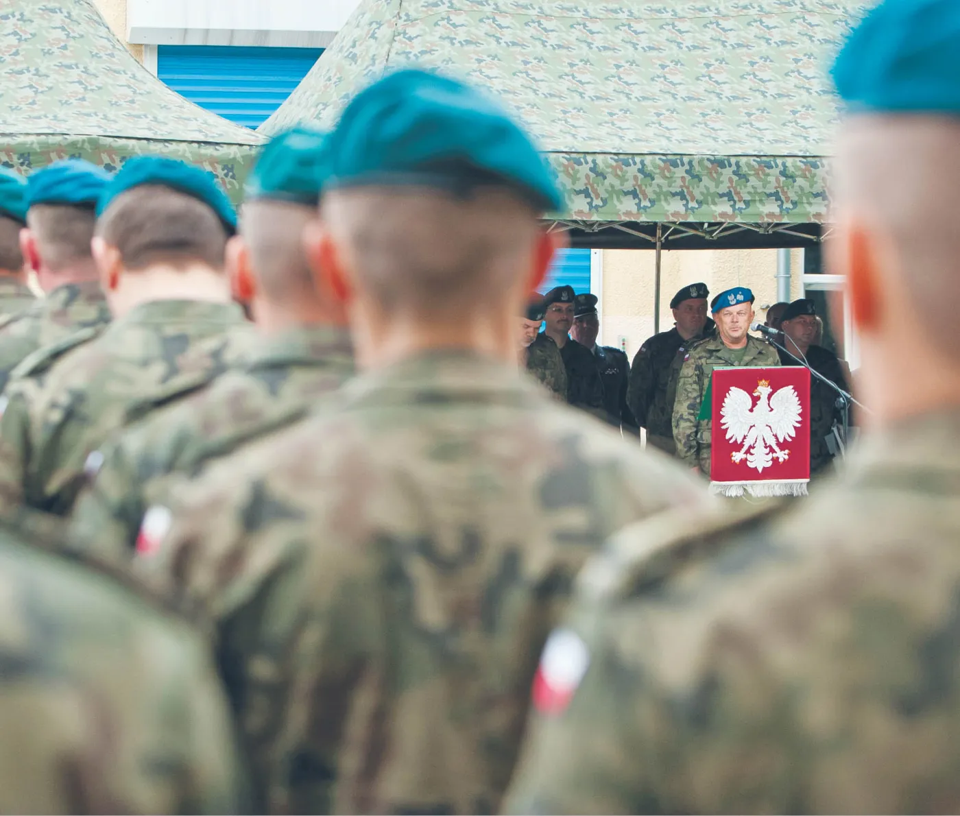 Wojsko przedwyborczo rośnie w bazy. Ale nie w siłę