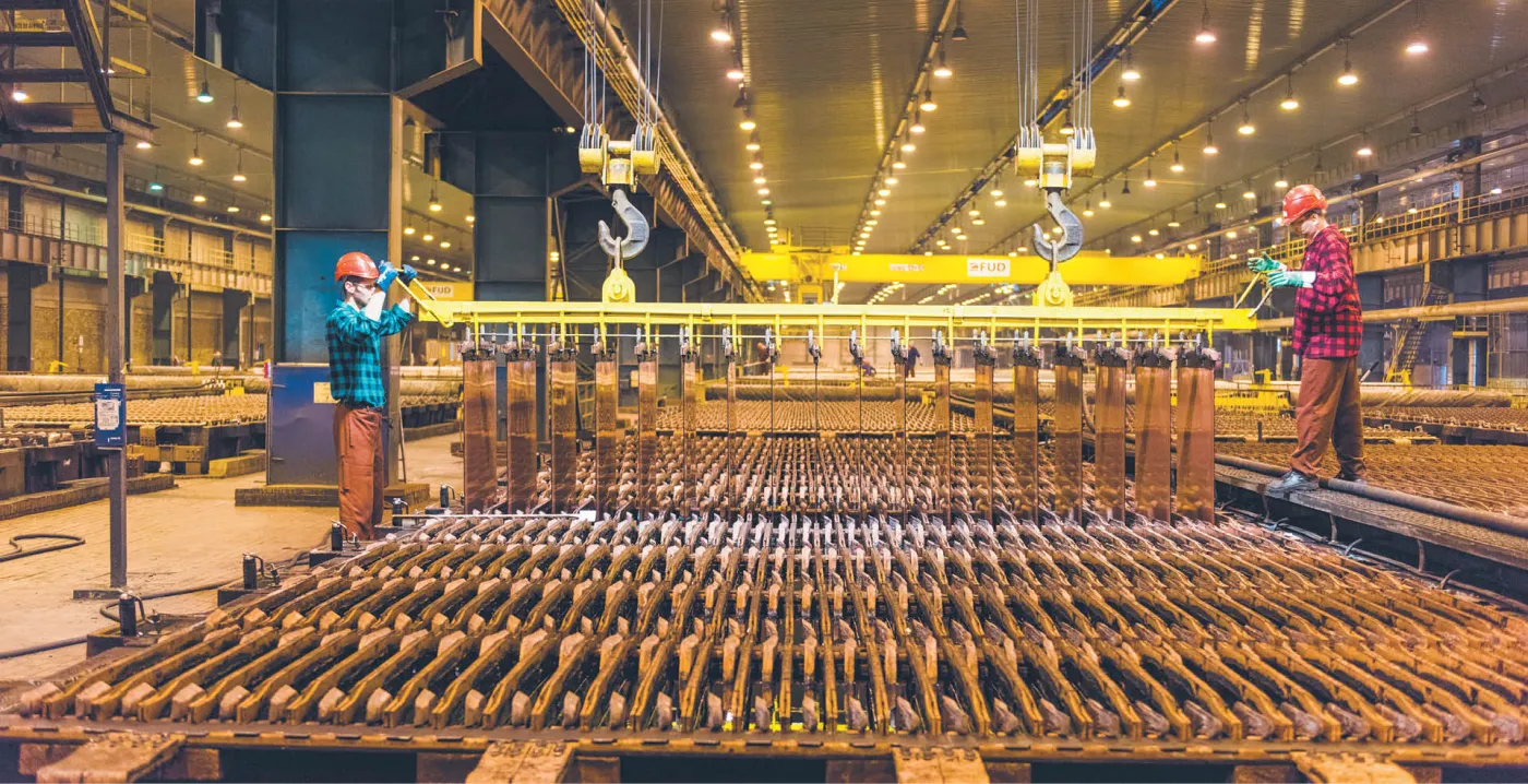 Czerwony metal z perspektywami