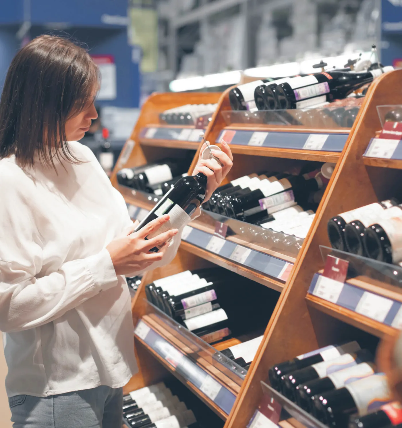 Dziś nieliczne sklepy sprzedają alkohol w sieci