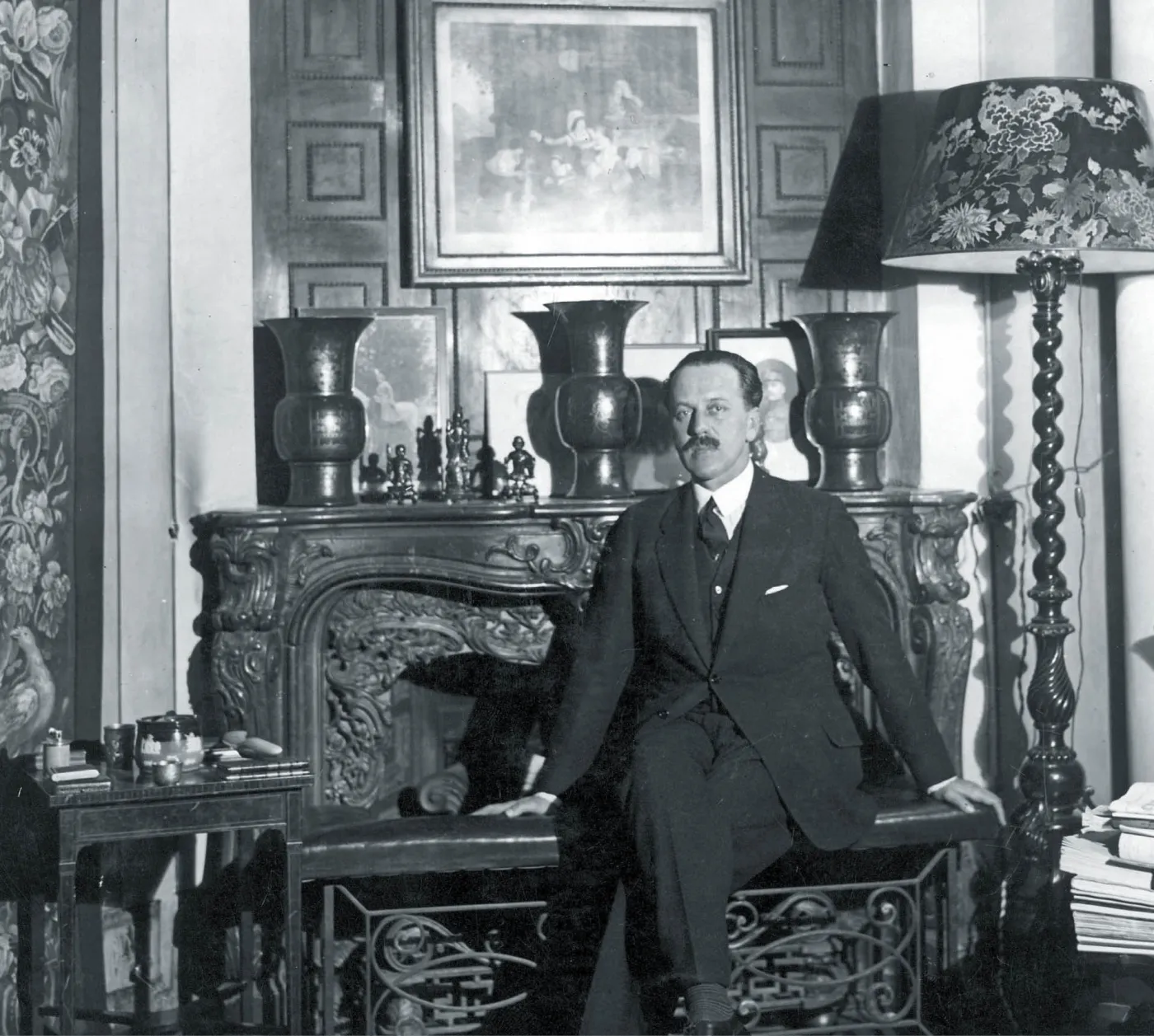 Premier Aleksander Skrzyński w swoim gabinecie