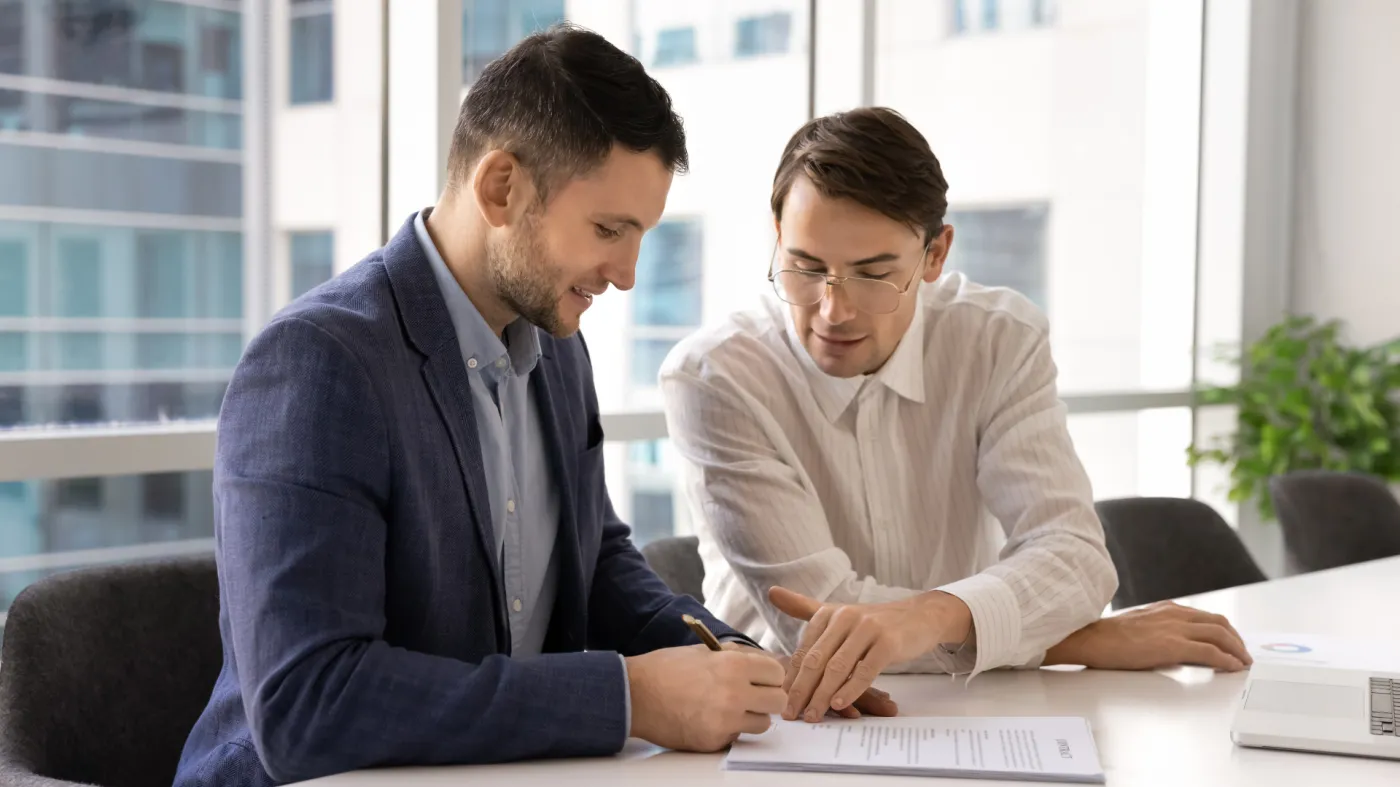 W urzędach znów przybywa pracy po godzinach