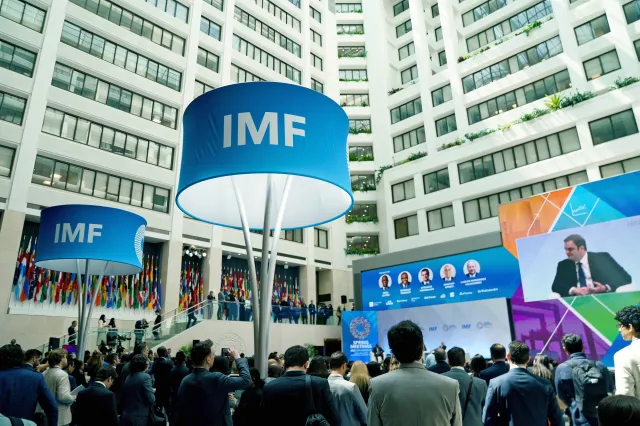 Nowe prognozy MFW na 2026 r. Wojna w Iranie obniża prognozy wzrostu PKB dla świata i Polski