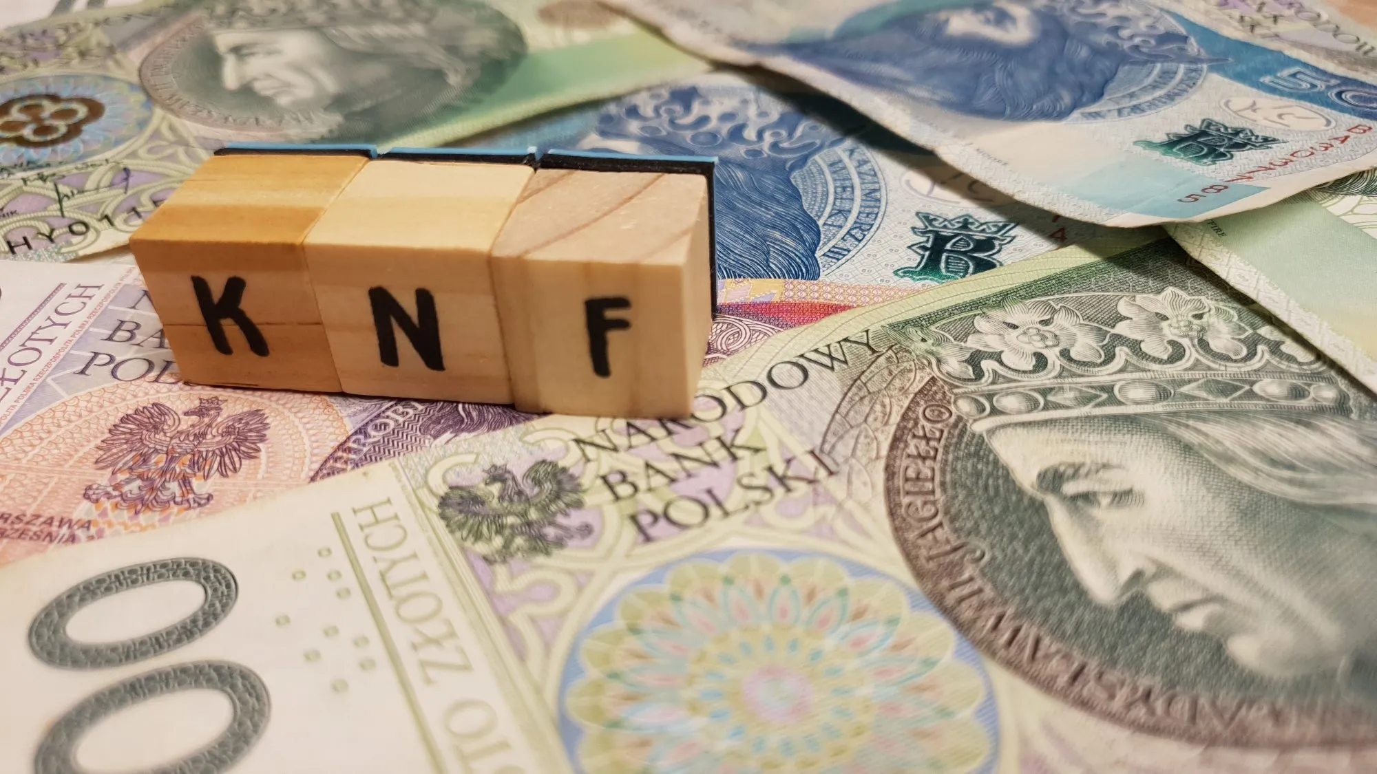 KNF nałożyła 47,5 mln zł kar na PKO BP. Chodzi o lokaty strukturyzowane