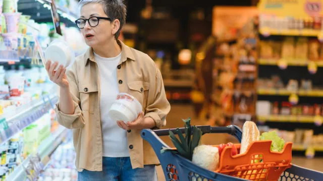 Kolejny market obchodzi zakaz handlu w niedzielę. Ministra Pracy nasyła na niego kontrolę PIP