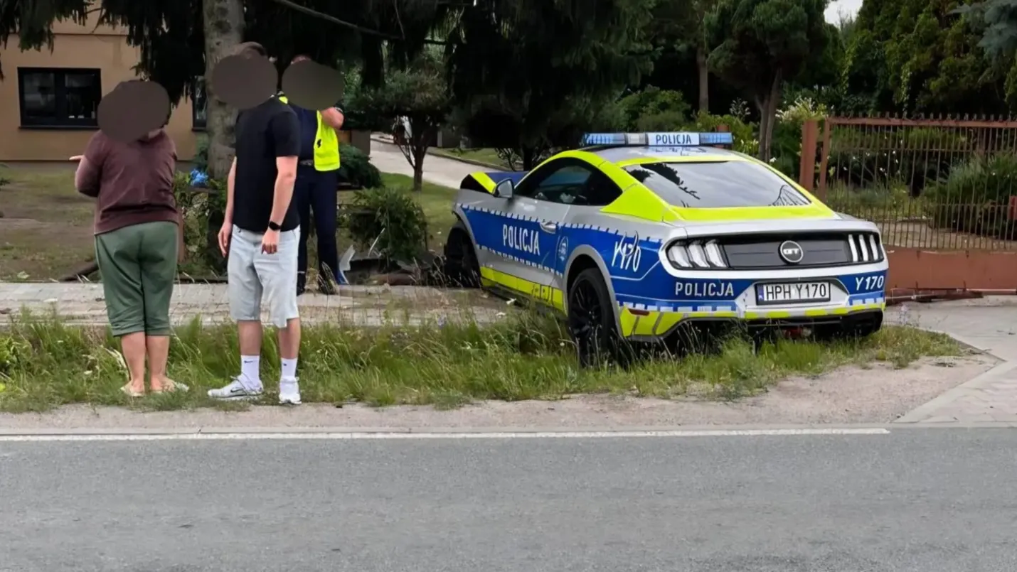 Policyjny Mustang rozbity. Funkcjonariusze skasowali samochód po kilku miesiącach
