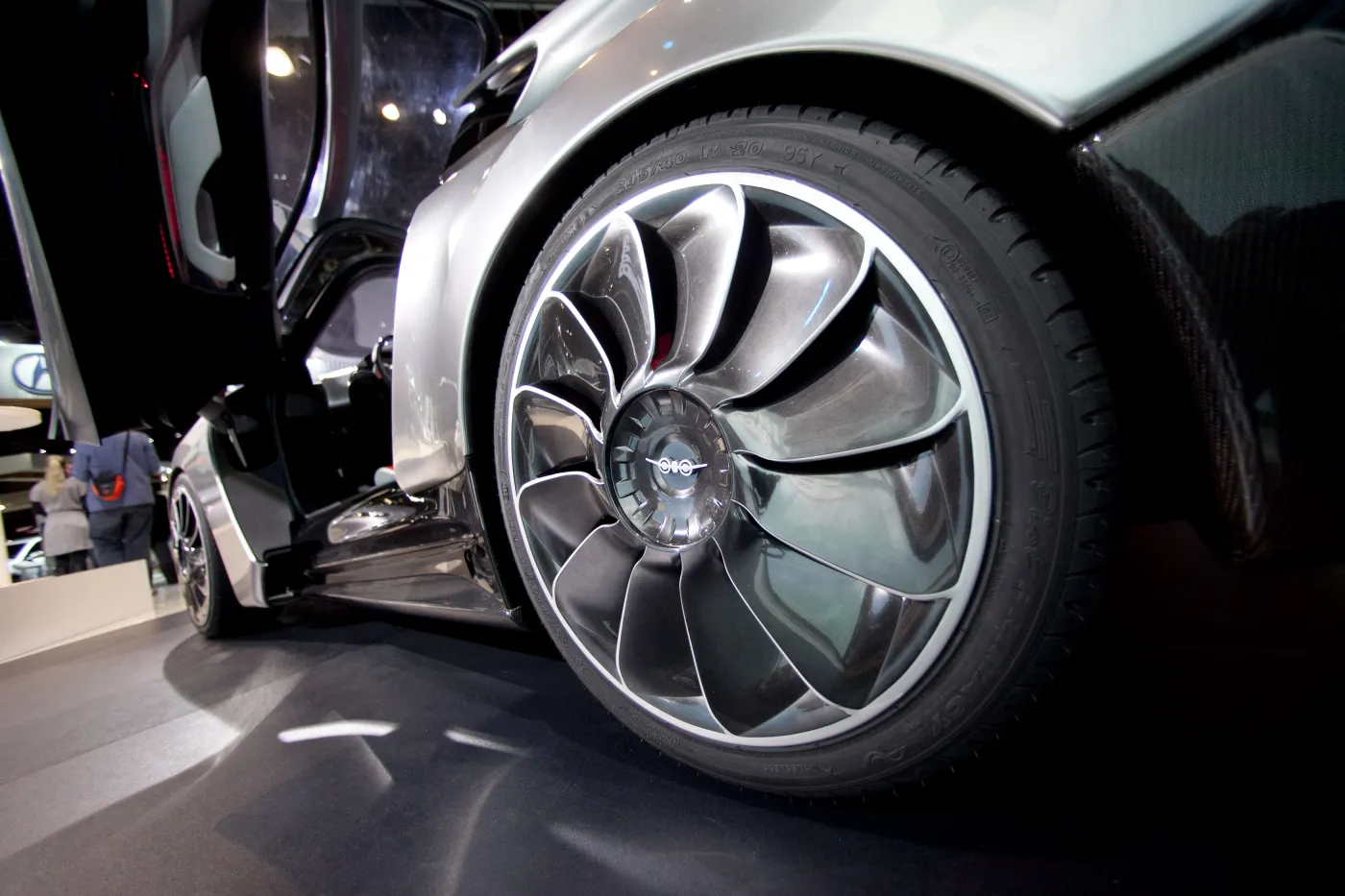 Pojazd koncepcyjny Saab PhoeniX prezentowany na wystawie w New York International Auto Show (NYIAS) w Nowym Jorku, USA