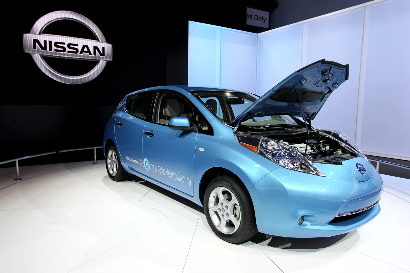 Nissan Leaf z elektrycznym napędem na wystawie w New York International Auto Show (NYIAS) w Nowym Jorku, USA