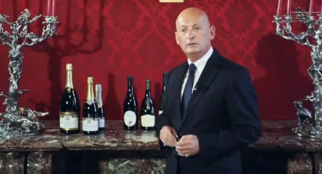 Ambasador uczy dobrych manier za 884 złote za minutę