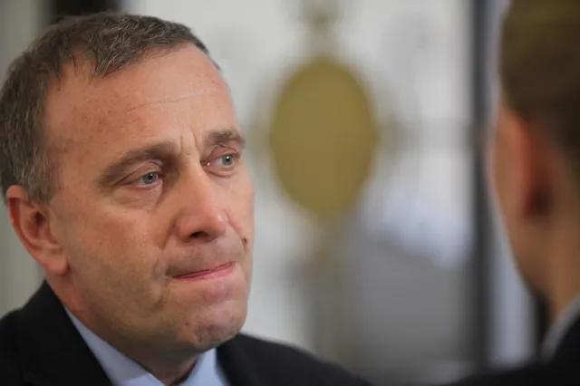 Schetyna o ataku na ambasadę: Rosja wykorzystuje sytuację, by pokazać Polskę w niekorzystnym świetle