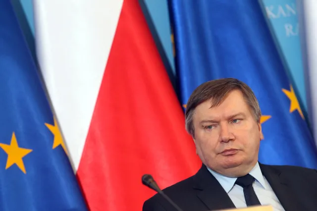 Numer alarmowy 112 niewydolny? Ministerstwo Administracji i Cyfryzacji się broni