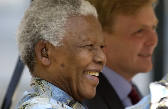 Mandela drugą noc w szpitalu w stanie krytycznym