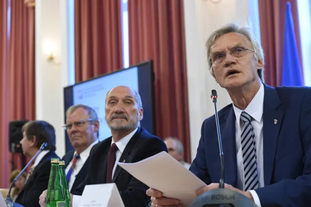 Nowaczyk: Z polskiej czarnej skrzynki wycięto 3 sekundy, a z rosyjskiej 5 sekund