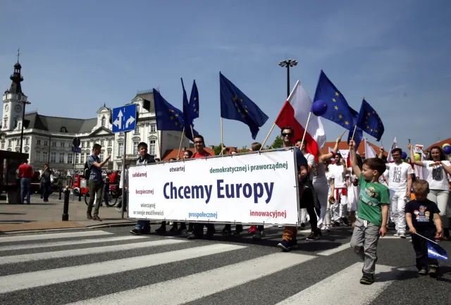 Ulicami Warszawy przeszła Parada Schumana