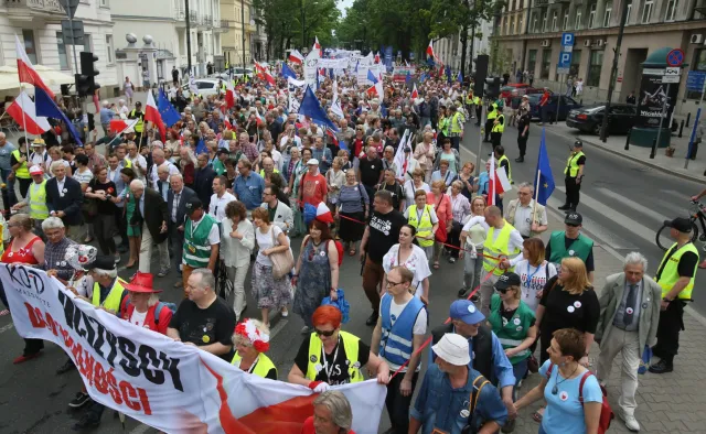 Radom: Szef Straży Miejskiej stracił pracę. Pokłosie wydarzeń na manifestacji KOD