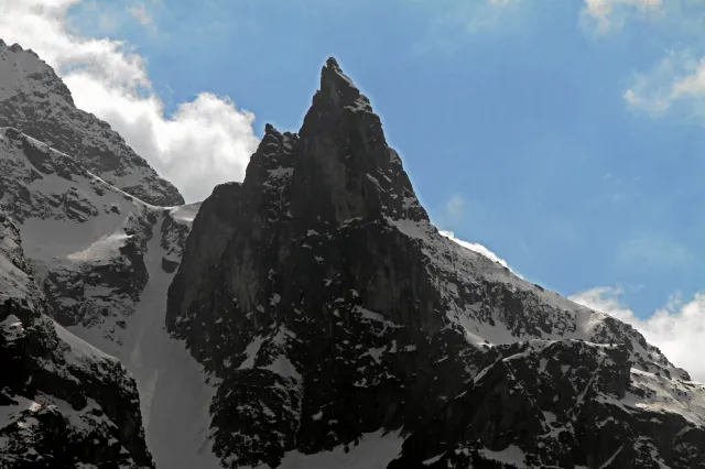 Lawina śnieżna porwała troje turystów w Tatrach