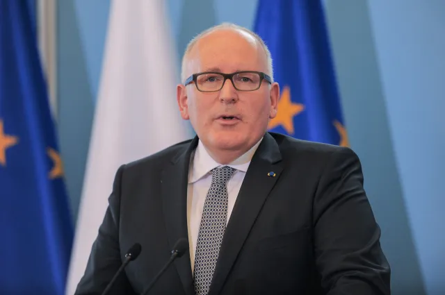 Timmermans: Jest zagrożenie, że kryzys konstytucyjny w Polsce się pogłębi
