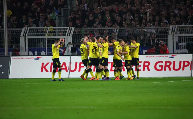 Eksplozje w pobliżu autokaru z piłkarzami Borussii Dortmund