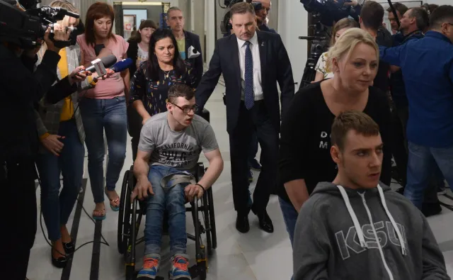 Protestujący nie zamierzają opuszczać budynku Sejmu