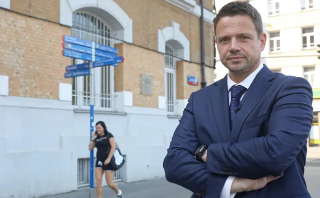 Komitet Jana Śpiewaka zarzuca PO i Trzaskowskiemu hipokryzję ws. in vitro