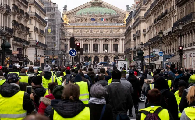 Francja: Jeden z liderów "żółtych kamizelek" wypuszczony z aresztu po nocnym zatrzymaniu